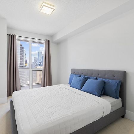 2Bedroom Cn Tower And Water Views - Free Parking - Rooftop Pool โตรอนโต ภายนอก รูปภาพ