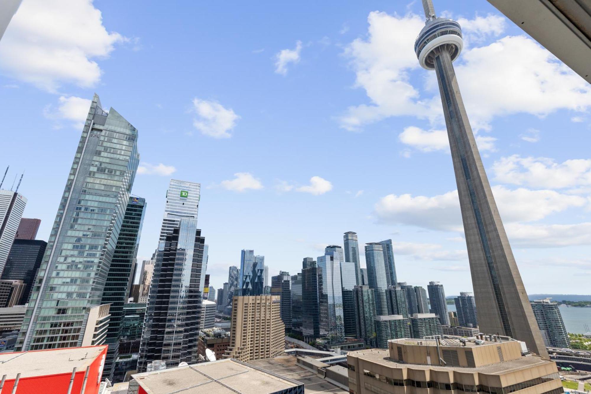 2Bedroom Cn Tower And Water Views - Free Parking - Rooftop Pool โตรอนโต ภายนอก รูปภาพ