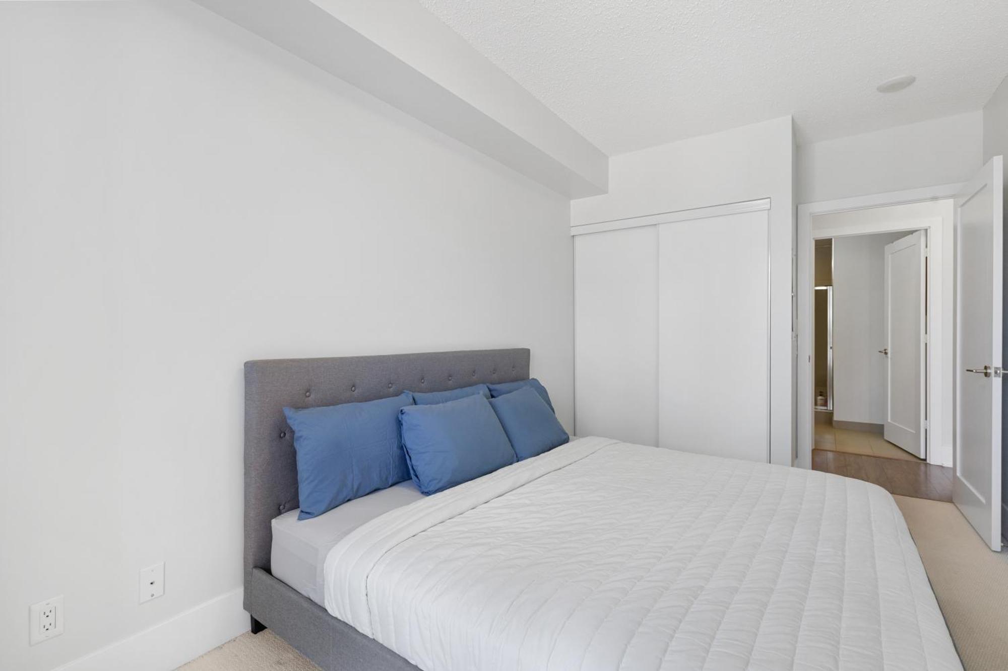 2Bedroom Cn Tower And Water Views - Free Parking - Rooftop Pool โตรอนโต ภายนอก รูปภาพ