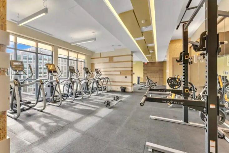 2Bedroom Cn Tower And Water Views - Free Parking - Rooftop Pool โตรอนโต ภายนอก รูปภาพ