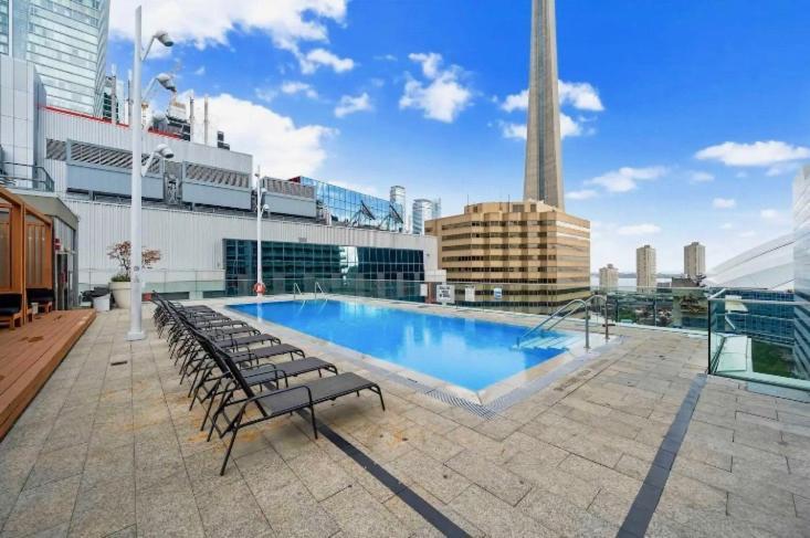 2Bedroom Cn Tower And Water Views - Free Parking - Rooftop Pool โตรอนโต ภายนอก รูปภาพ