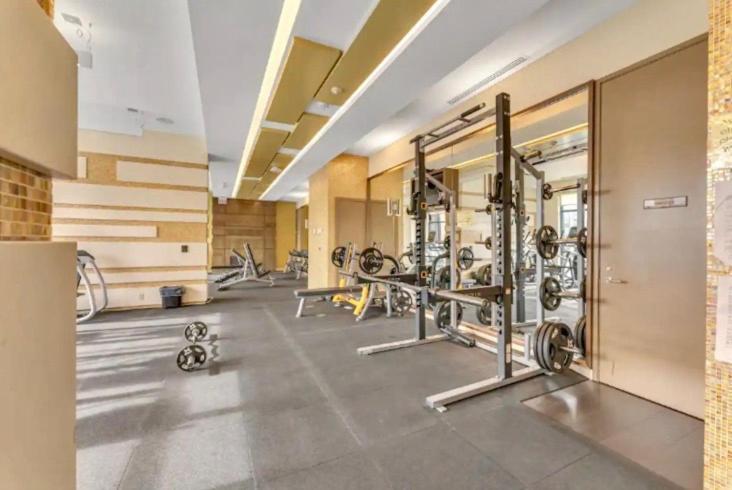 2Bedroom Cn Tower And Water Views - Free Parking - Rooftop Pool โตรอนโต ภายนอก รูปภาพ