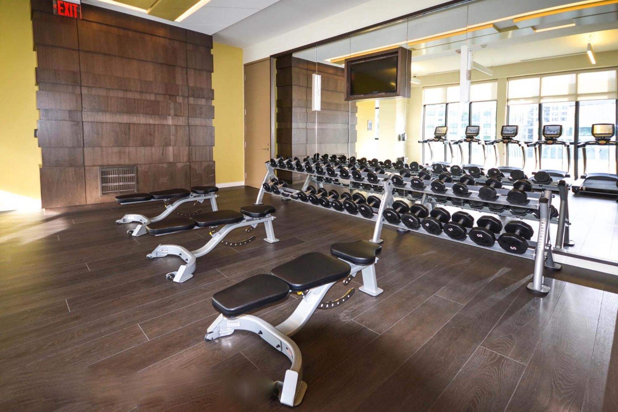 2Bedroom Cn Tower And Water Views - Free Parking - Rooftop Pool โตรอนโต ภายนอก รูปภาพ